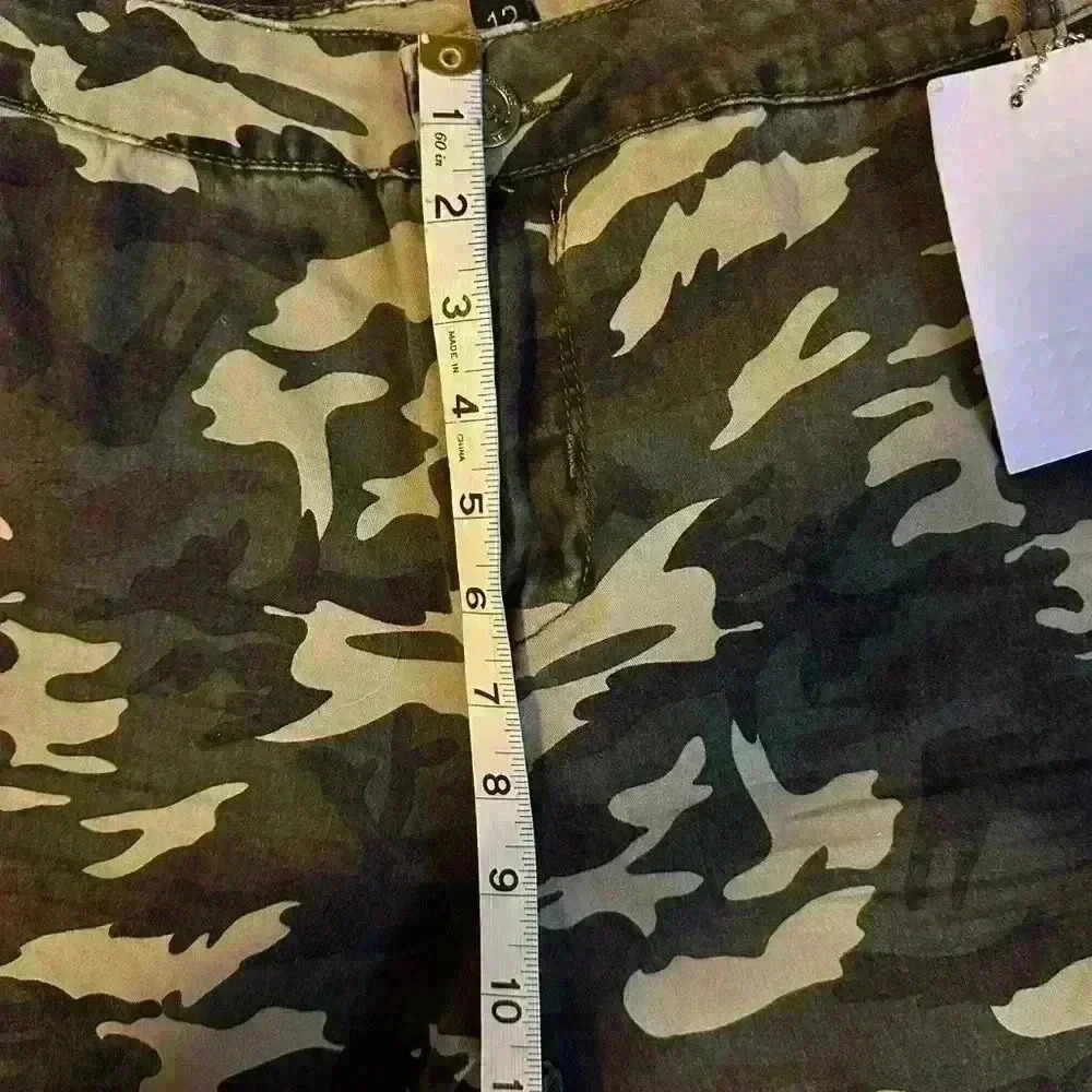 H+H by Harmony and Havoc size 12 Camo Crop Jeans New with Tags - Picture 8 of 9